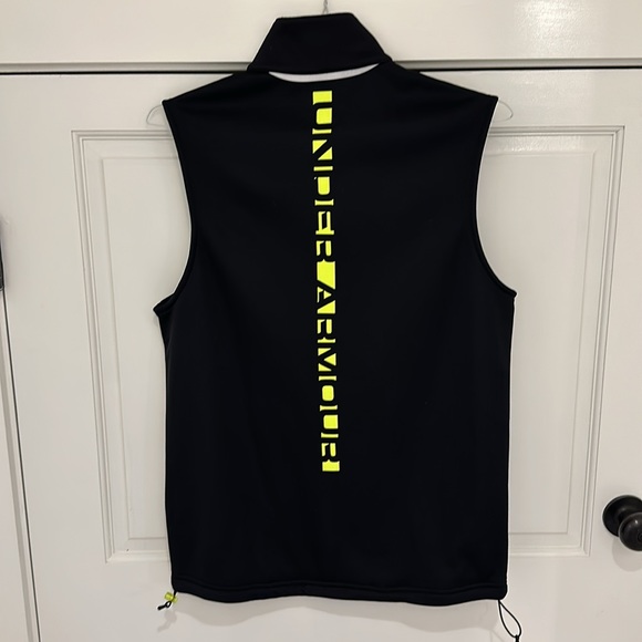 UA Run Vest - Picture 4 of 4